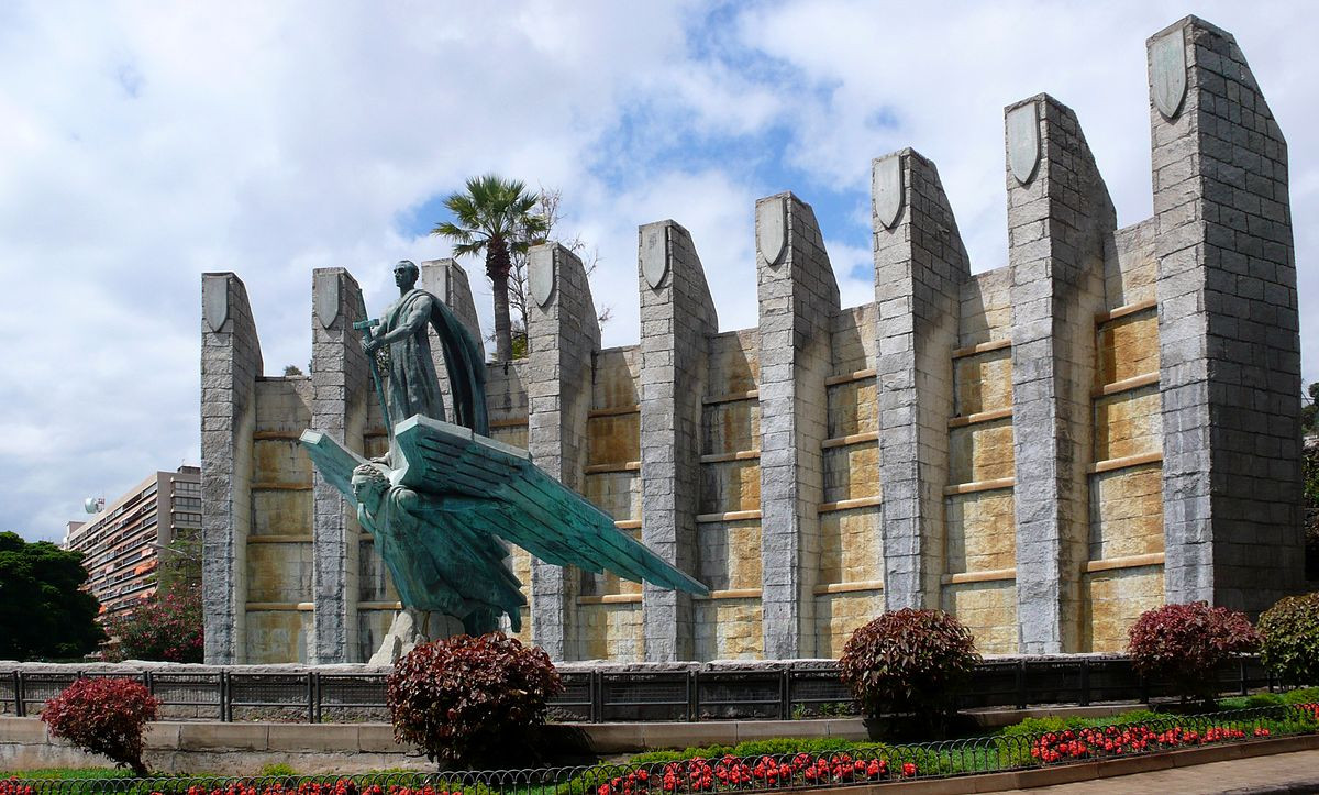 1200pxMonumento a Franco santa Cruz