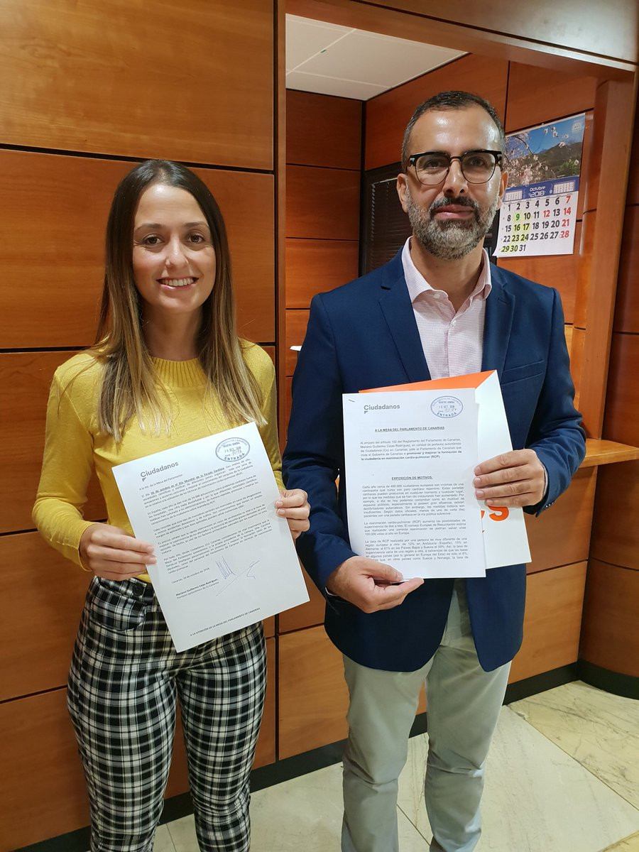 Mariano Cejas y Teresa Beru00e1stegui tras el registro de la iniciativa