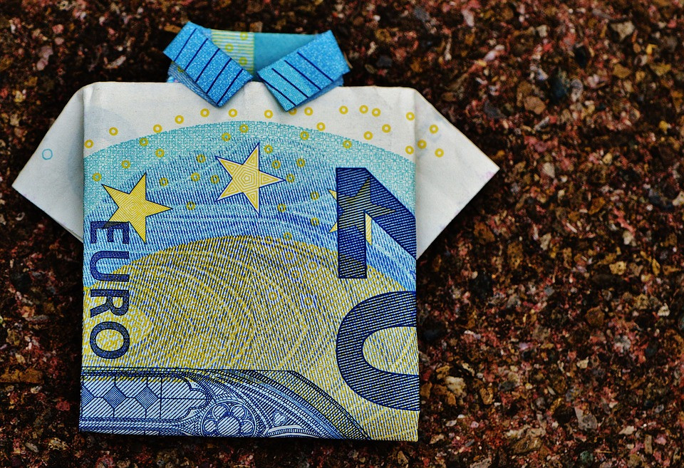 EUR