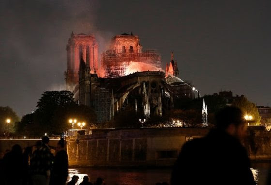 NOTRE DAME incendio Paris