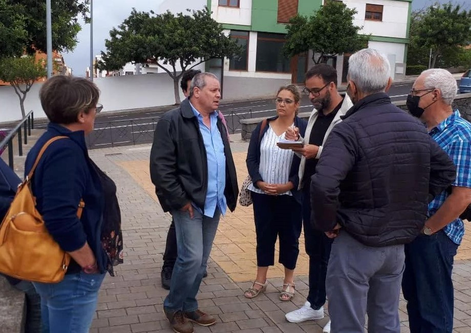 Visita de concejalas de UP a La Gallega, con presidentes de AAVV