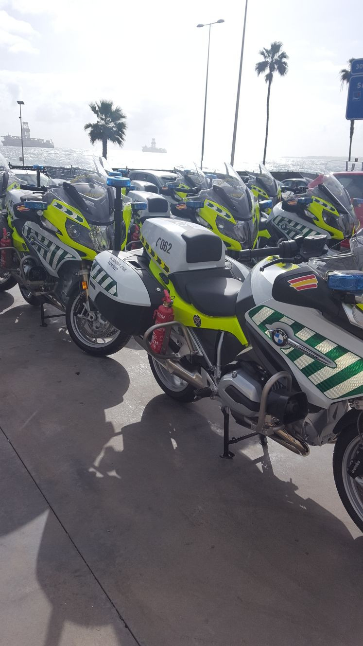 Motos