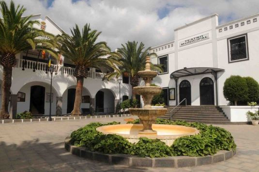 AYUNTAMIENTO Y TEATRO SAN BARTOLOME LZ 2018