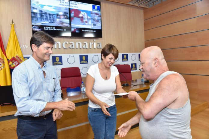 MINERVA ALONSO ENTREGA VVDAS EN GALDAR 2018 696x465