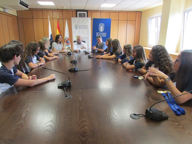 180801 Aridany Romero mantiene un encuentro con el equipo de sincronizada del Club Natacion Las Palmas que participo en el campeonato de Espana 3