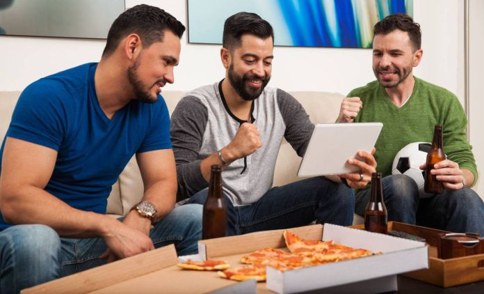 Ya son multitudes de aficionados al fútbol los que aumentan la intensidad de las expectantes jornadas a través de las apuestas en vivo