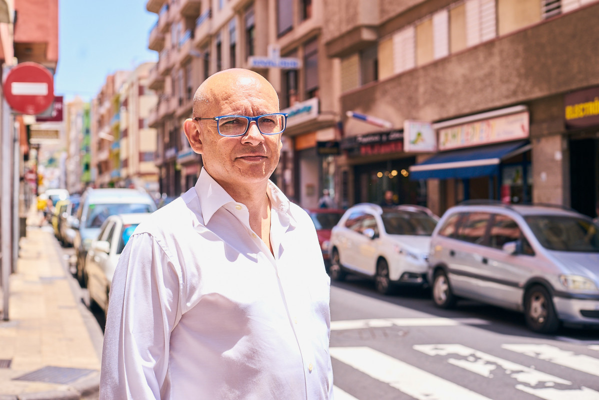 Antonio Blanco, concejal de Cs, en una calle de El Toscal