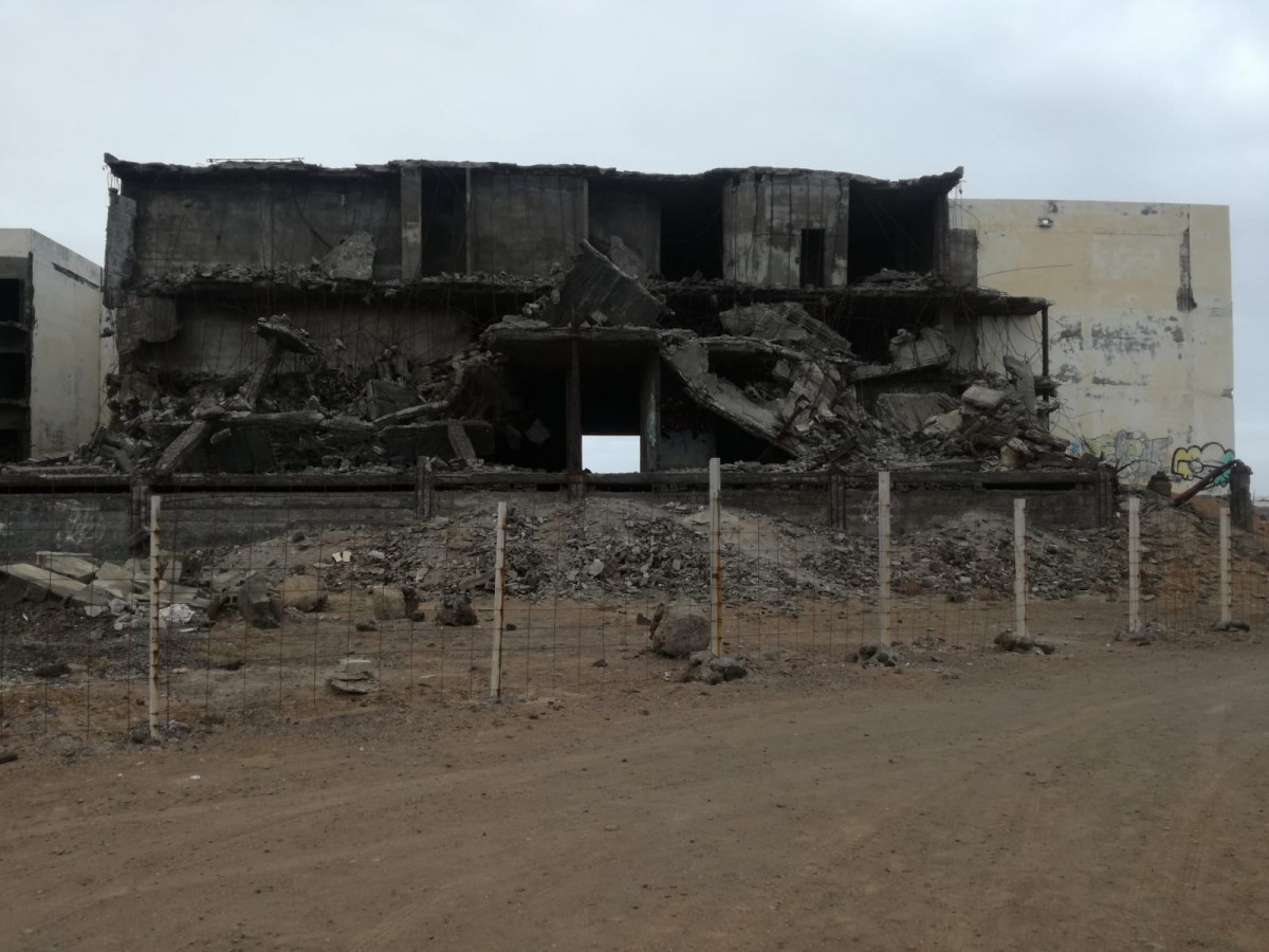 Hotel en ruinas en Playa Blanca (Imagen tomada por Cs)