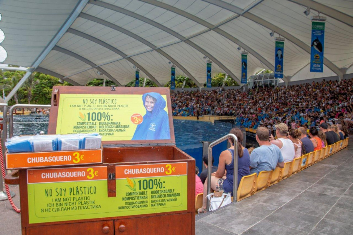 Loro Parque prevu00e9 introducir en sus instalaciones botellas biodegradables y compostables para sustituir a las de plu00e1stico (1)