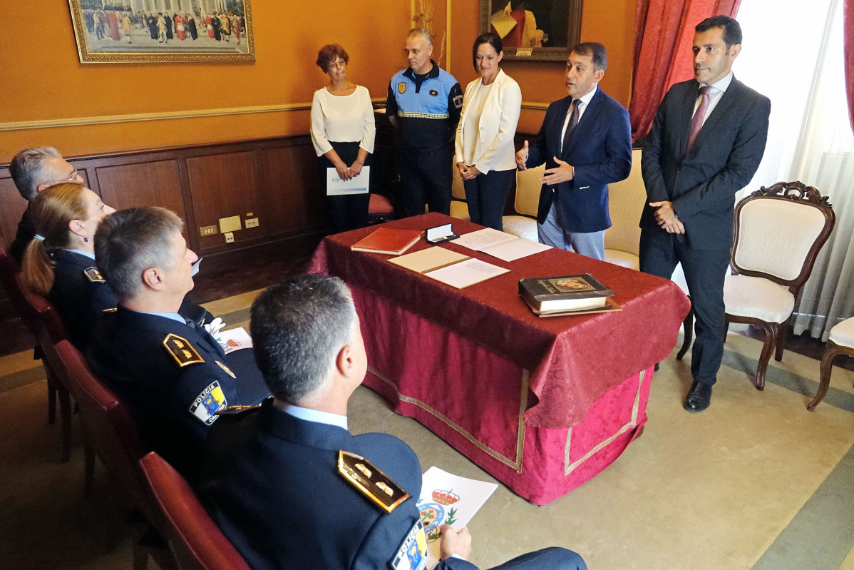TRG 270918nuevos inspectores policia local2