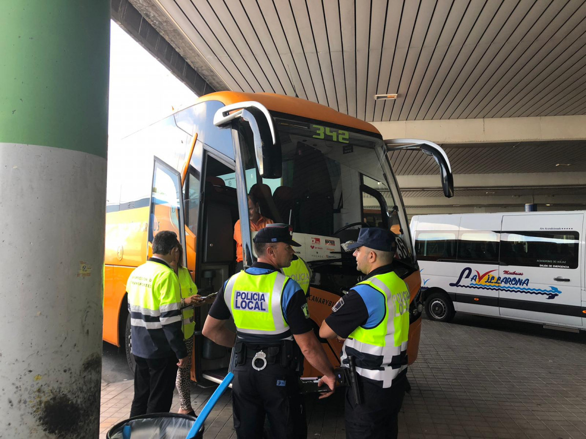 COORDINACIu00d3N DE LAS POLICu00cdAS LOCAL Y CANARIA EN EL AEROPUERTO JUAN MARTEL REUNIu00d3N  (3)