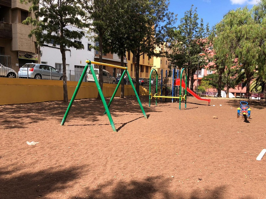 Parque infantil sin columpios (Imagen tomada por Cs)