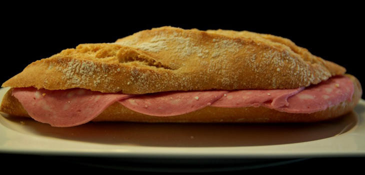 BOCATA MORTADELA