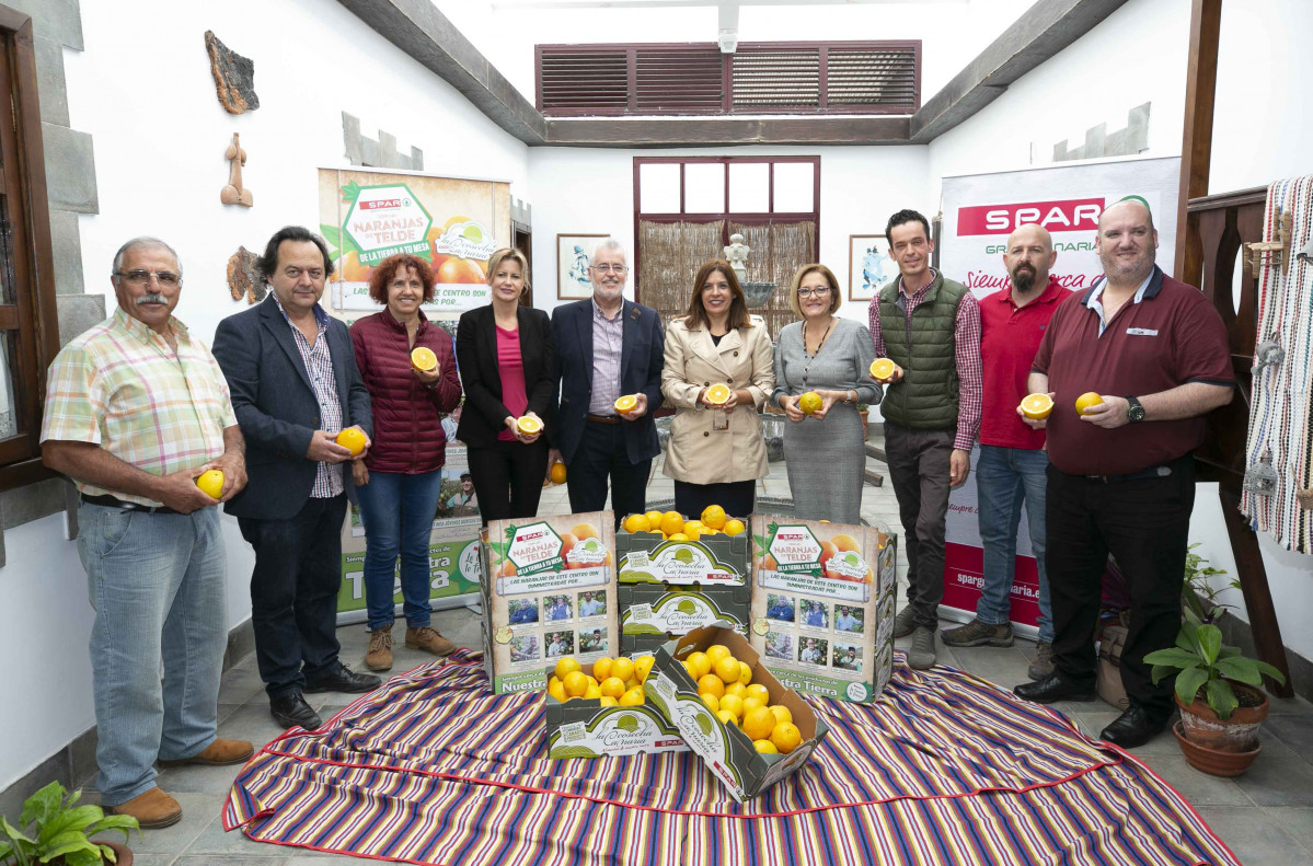 Convenio naranja spar en telde. responsables spar, alcaldesa y agricultores