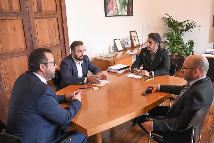 Reunion alcalde con dtores AENA y aeropuerto 1