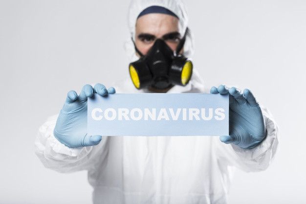 Retrato adulto mascarilla signo coronavirus 23 2148439989