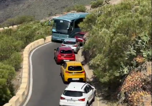 2025 07 22 09 42 37 TF SUR en X Masca Tenerife olor a embrague quemado turistas sin experien
